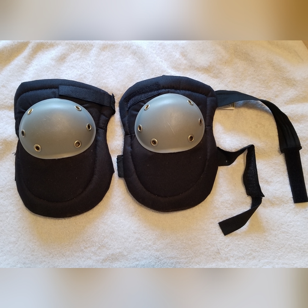 Western Safety hard cap knee pads, black & gray colored, 100% polyester, velcro